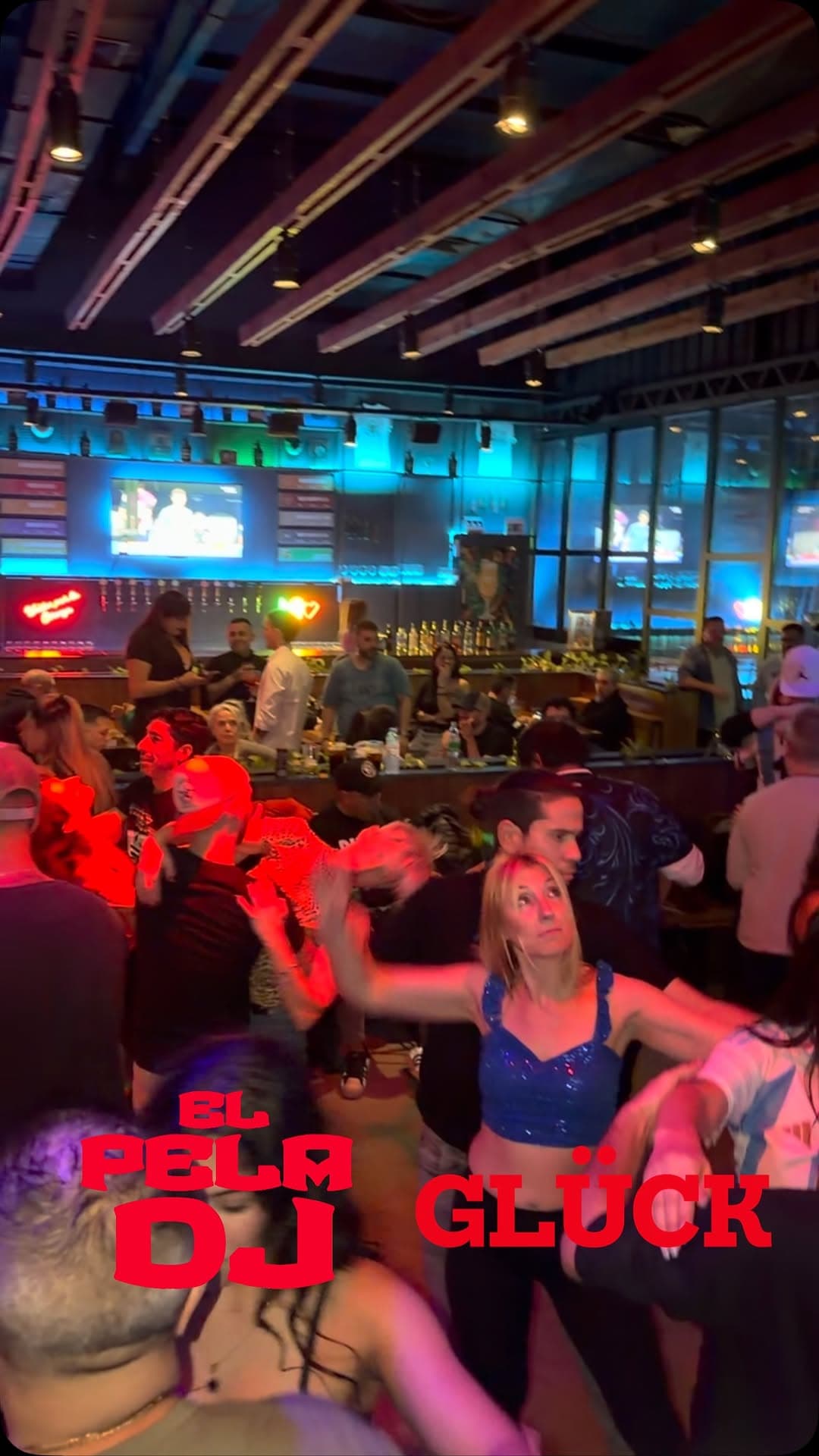 Salsa & Bachata en Gluck Cervecería
